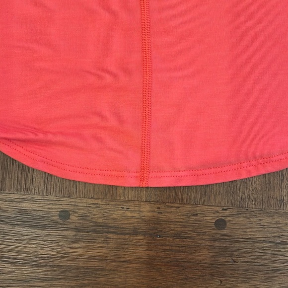 North Face Women's Short Sleeve Scoop neck tunic, coral, soft, size L - Picture 5 of 9